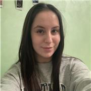 Studentessa universitaria diplomata in lingue, lezioni recupero, aiuto compiti